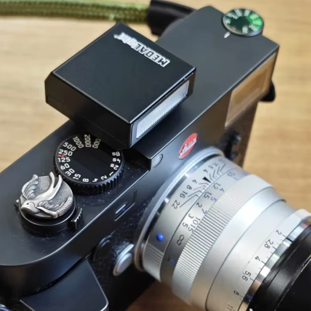 anTon MEDALIGHT Flash F1s black, wiederaufladbarer Mini-Kamerablitz